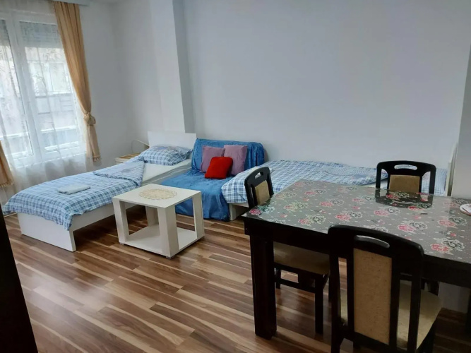 Adam' s Apartment 3