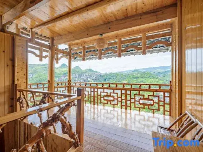 Furong Town Waterfall View Inn