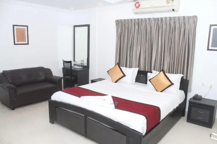 FabHotel Skyry