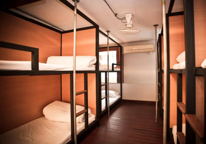 The Arak Bed Bar and Hostel