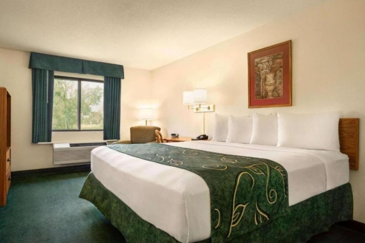 Standard Triple room
