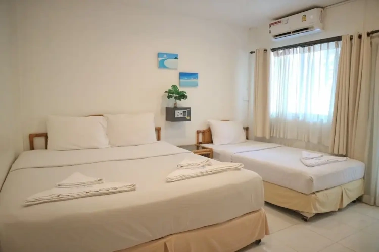 Standard Triple room with balcony