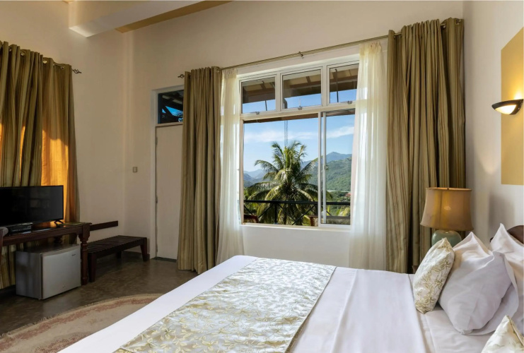The Albatross, Kandy