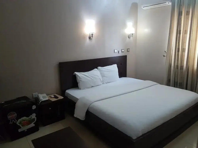 Grand Valley Hotel