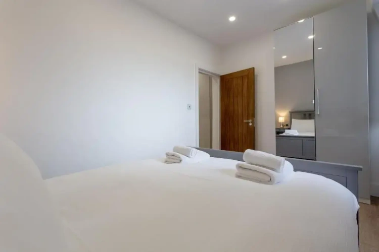 3 Bedrooms Apartment