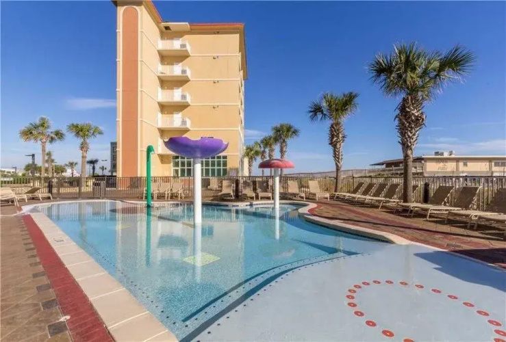Seawind 502 - 3 Br condo by RedAwning