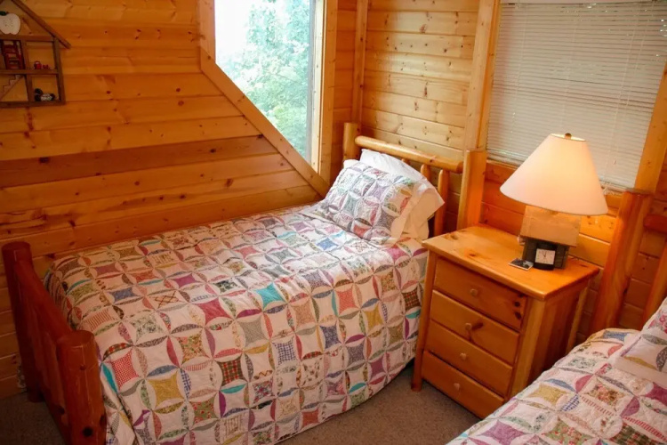 ON THE RIDGE - 3 Br Cabin