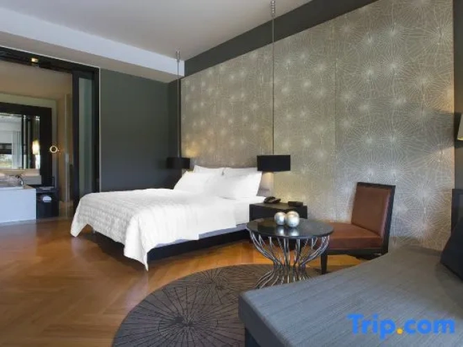 1 Bedroom Double Suite with balcony and with pool view