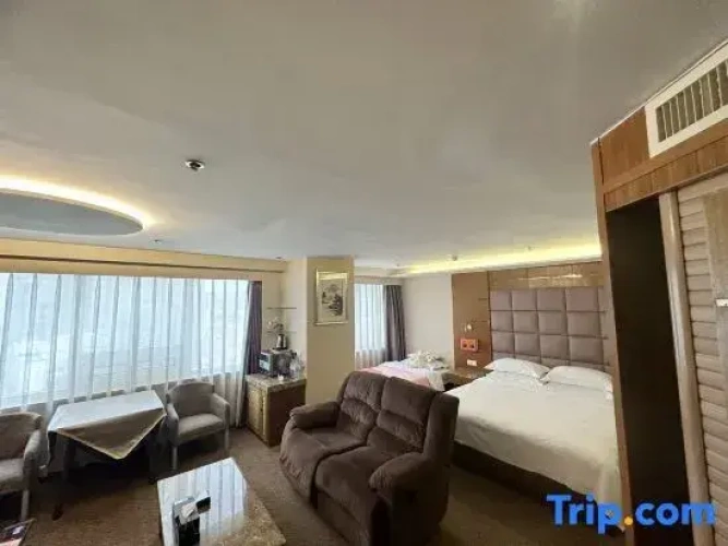 Luxury Triple Suite