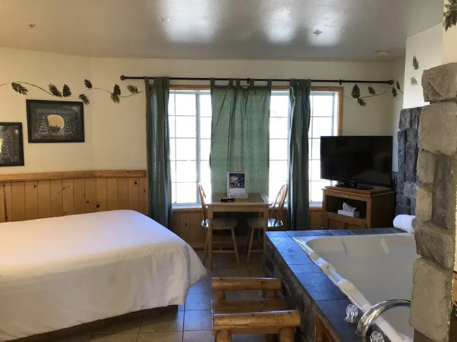 Rodeway Inn & Suites Fireside Lodge