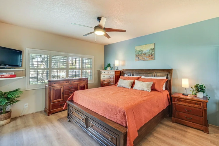 2 Bedrooms Apartment