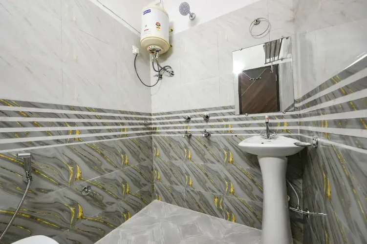 Fabhotel Silver Stone