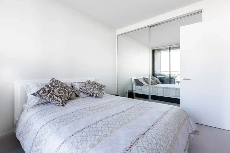 Sabrina, 2BDR Docklands Apartment