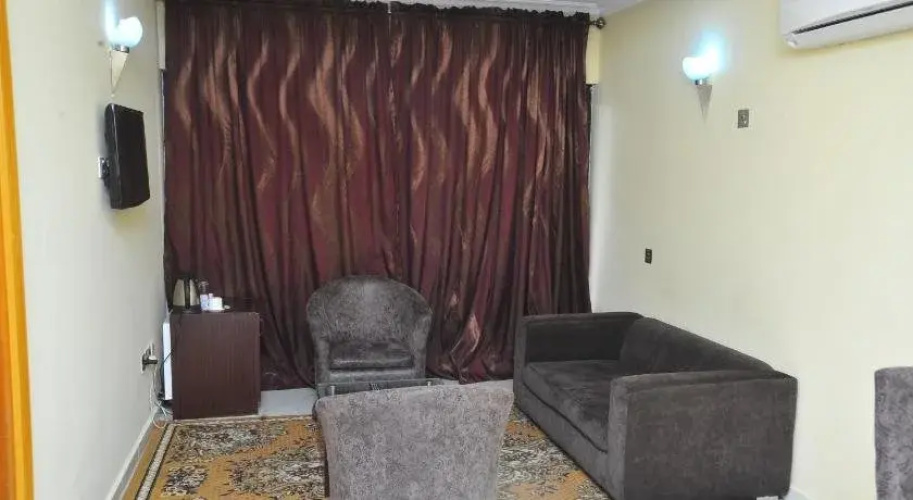Peemos Place Warri