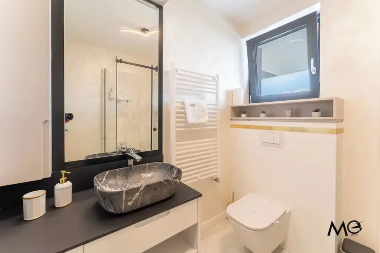 MoHost Valcom - Luxury Skyline Penthouse