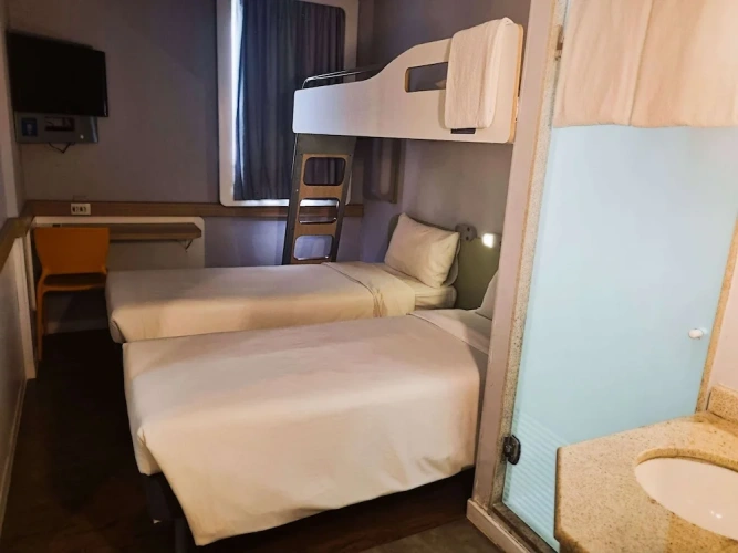 Standard Triple room