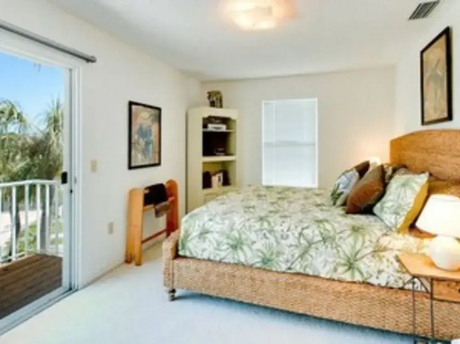 A Gulf Dream - 6250 Holmes #72