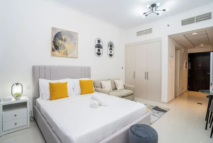 Tanin - Sleek Studio Offering Unobstructed City Views