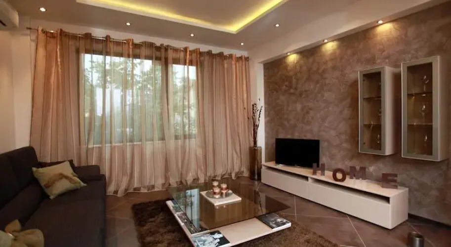 Brown Cottage Apartment