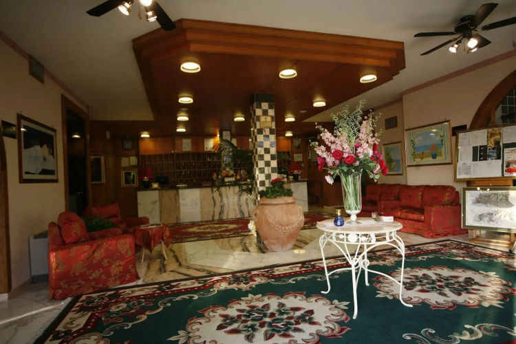 Hotel Leucosya
