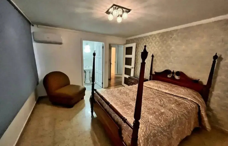 Spacious, Renovated, 2Hb in Style and With Pool