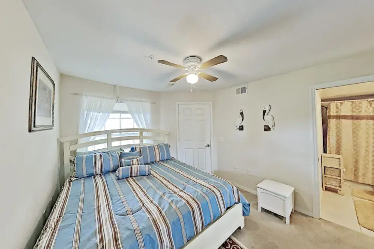 17754mil 2 Bedroom Condo