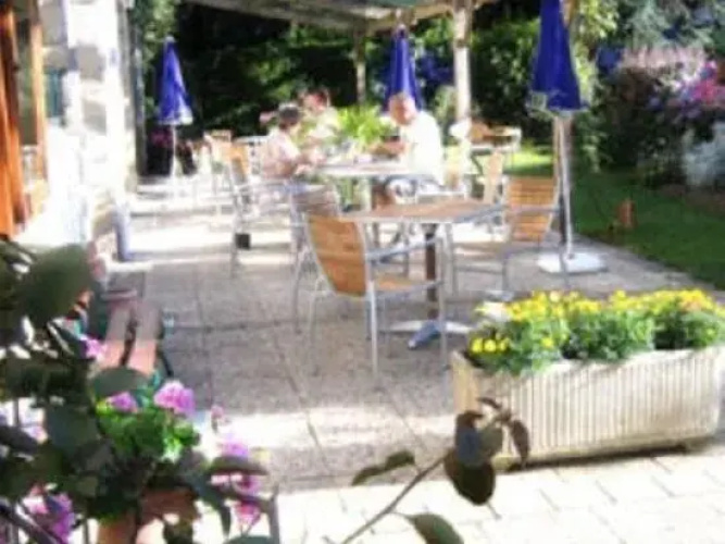 Brit Hotel La Croix Blanche