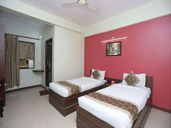 Oyo Flagship 26480 Hotel Nisa