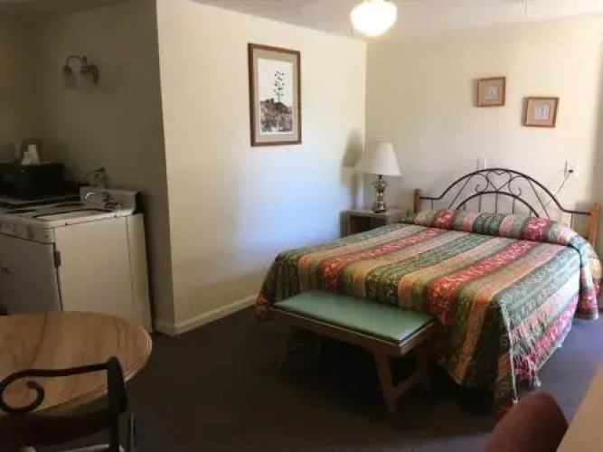 Sun -N- Sand Motel