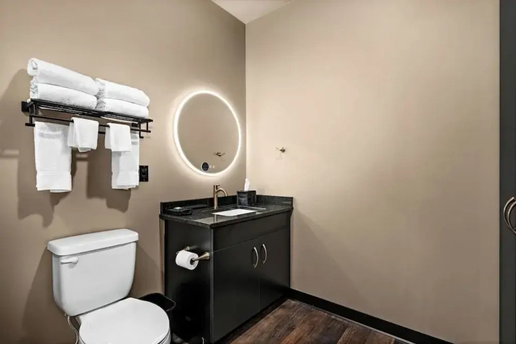 2 Bedrooms Suite with lake view
