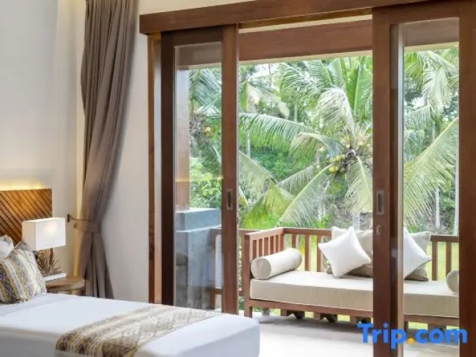 5 Bedrooms Villa