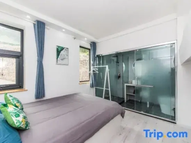 2 Bedrooms Family Suite with view