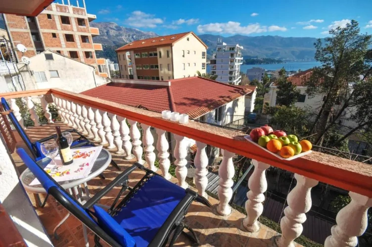2 Bedrooms Apartment with sea view