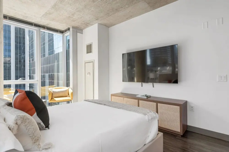 Designer Combo The Loop 2x 3BR Group Stay Views