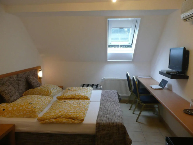 City Hotel