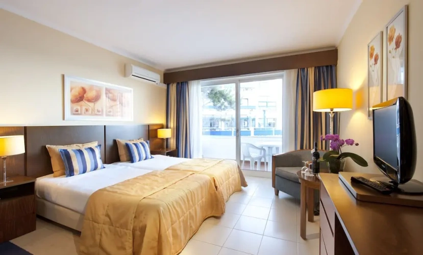 Twin room with balcony and with land view