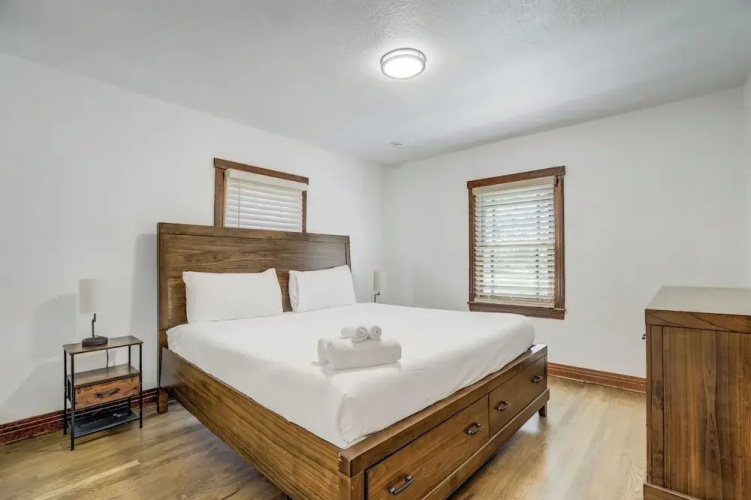 1318 E Pikes Peak