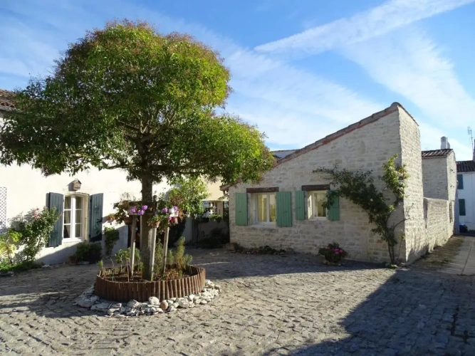 3 Bedrooms Cottage