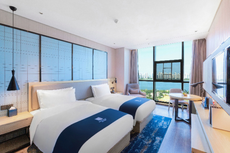 Standard Twin room with river view