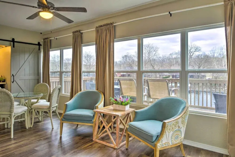 Lakefront Branson Condo w/ Porch & Dock Access