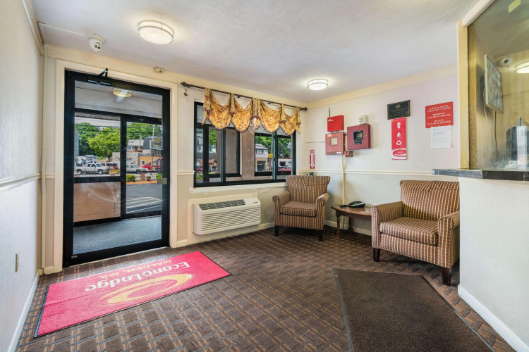 Howard Johnson by Wyndham Malden Boston Area