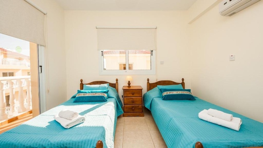 2 Bedrooms Villa
