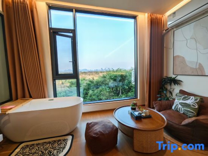 Enjoy Field Hotel