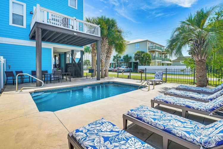 5 Bedrooms Cottage with balcony