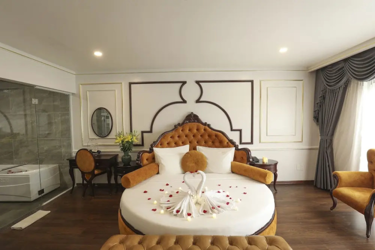 Royal Văn Phú Hotel