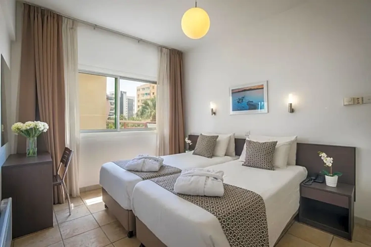 1 Bedroom Apartment with partial sea view