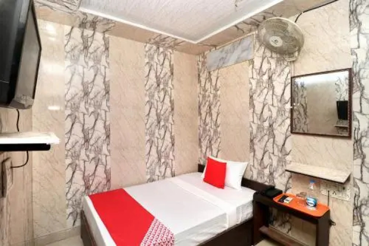 OYO 28162 Hotel Prince