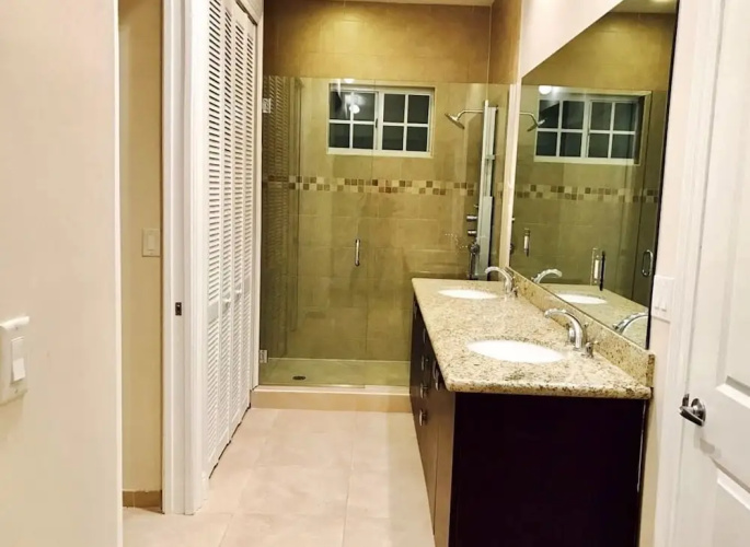 4BR Townhouse 320 by Ideal Experience VR