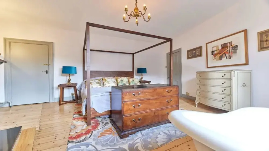 Host Stay Peacock House