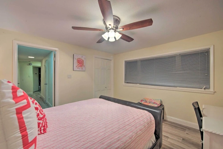 5 Bedrooms Cottage